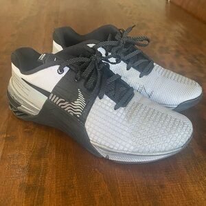 WOMENS NIKE METCONS